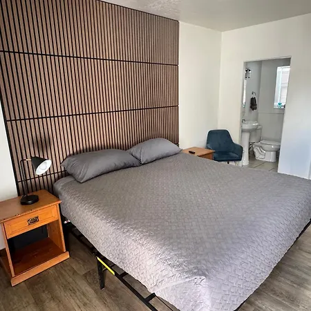 Mac'S Motel